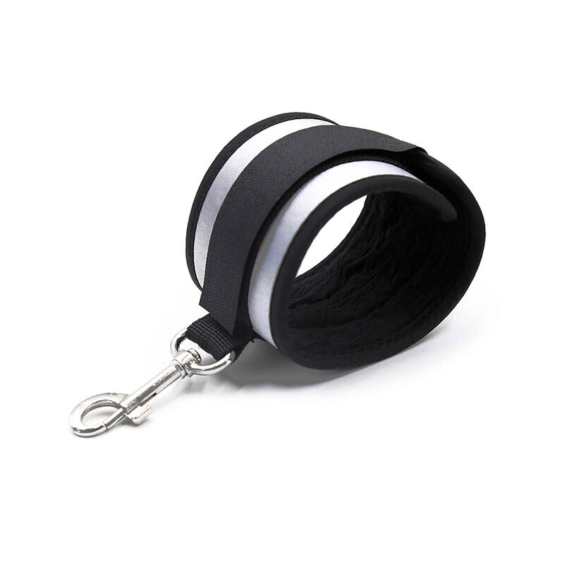 Close-up das Algemas de Mão OHMAMA FETISH de Neoprene Cinza, mostrando o material e o gancho metálico.