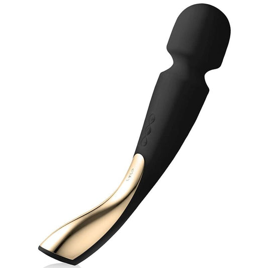 Close-up do LELO Smart Wand 2 Medium Massageador Corporal Relaxante Preto, mostrando seu design elegante e silicone macio.