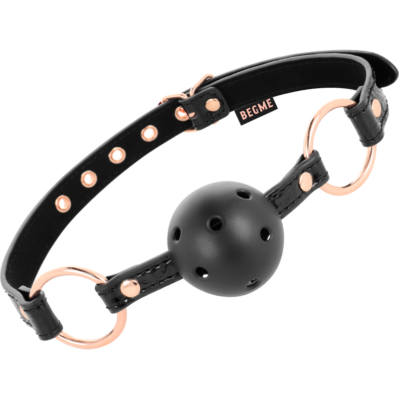 Close-up da BEGME Bola Gag Vegan Couro Black Edition para BDSM, mostrando detalhes do material e fecho.