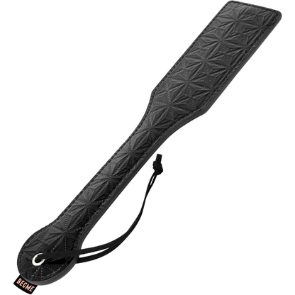 BEGME Flogger de Couro Vegano Black Edition, acessório BDSM premium para jogos de dominância e submissão.