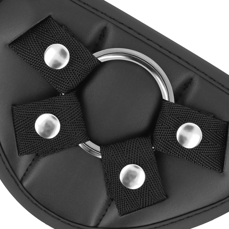 Close-up do Cyberstrap Arnês Vibratório Realista com Dildo e Controle Remoto WatchMe