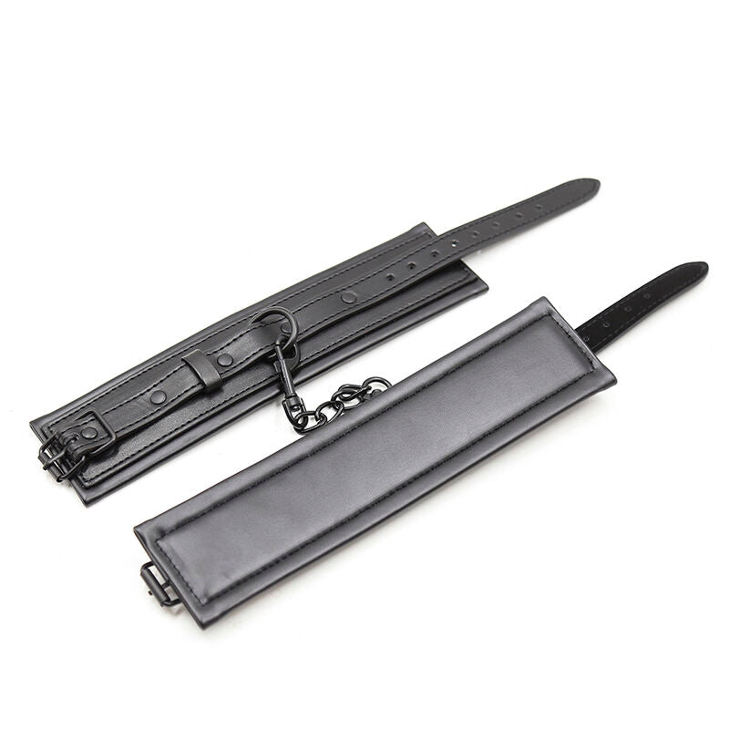 Restrições de pulso ajustáveis em couro sintético Ohmama Fetish para práticas BDSM