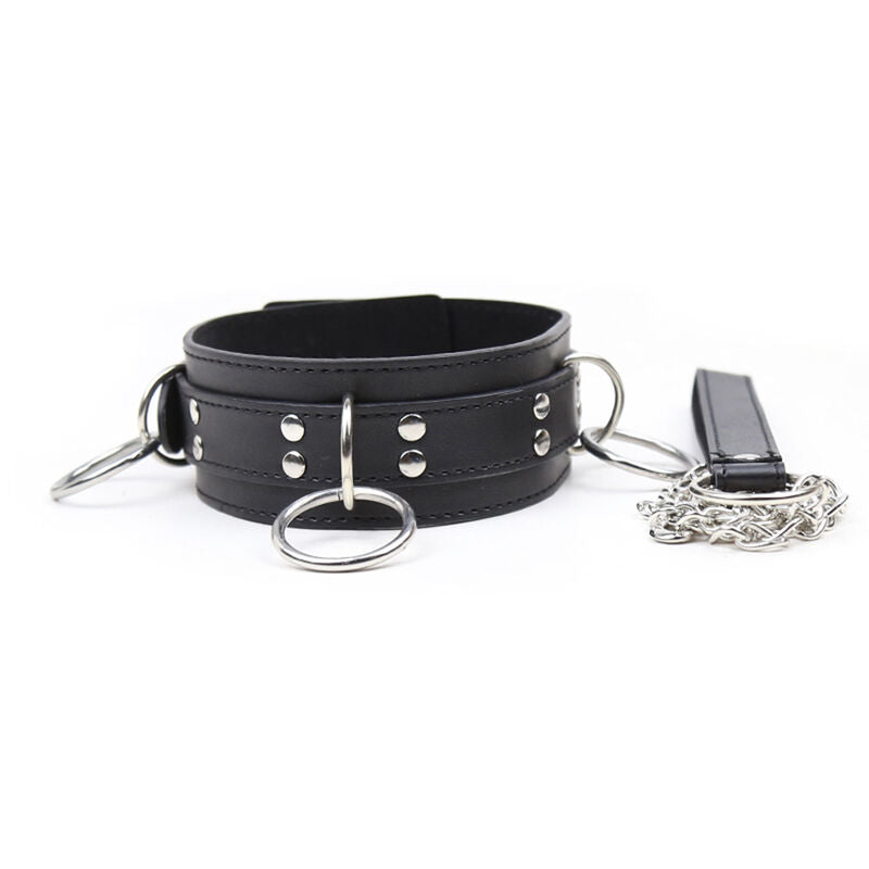 Colar de submissão OHMAMA FETISH com trela e 3 anéis para práticas BDSM, detalhe do material em imitação de couro.