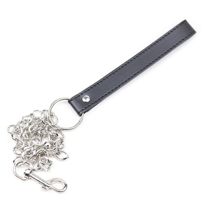 Colar de submissão OHMAMA FETISH com trela e 3 anéis para práticas BDSM, detalhe do material em imitação de couro.