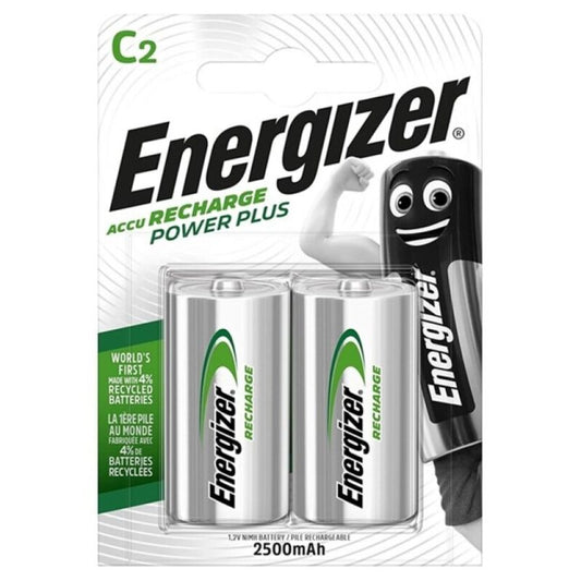 Close-up das baterias recarregáveis Energizer Power Plus HR14 C 2500mAh, pack de 2 unidades, prontas para uso em diversos dispositivos eletrónicos.