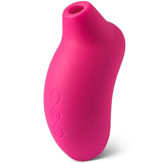 Close-up of the LELO Estimulador de Clítoris Sona 2 Cruise Cherry, showing its design and soft silicone texture.