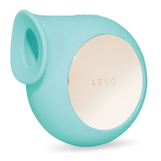 Close-up do LELO Estimulador Clitoriano Sila Cruise Aqua mostrando seu design ergonômico e textura de silicone.