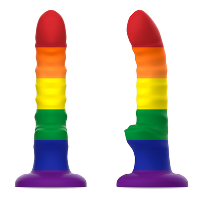Close-up do Dildo MYTHOLOGY Orgulho Colby 17cm, destacando seu design único e cor vibrante.