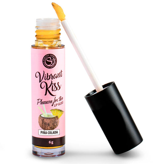 SECRETPLAY Lip Gloss Vibrant Kiss Piña Colada 6gr, destacando a embalagem e a textura do gloss.