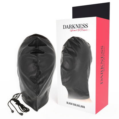Máscara de subjugação Darkness preta em cetim, detalhe do tecido e acesso à boca.