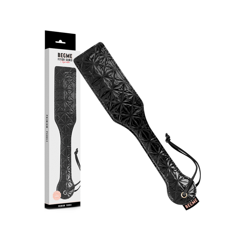 BEGME Flogger de Couro Vegano Black Edition, acessório BDSM premium para jogos de dominância e submissão.