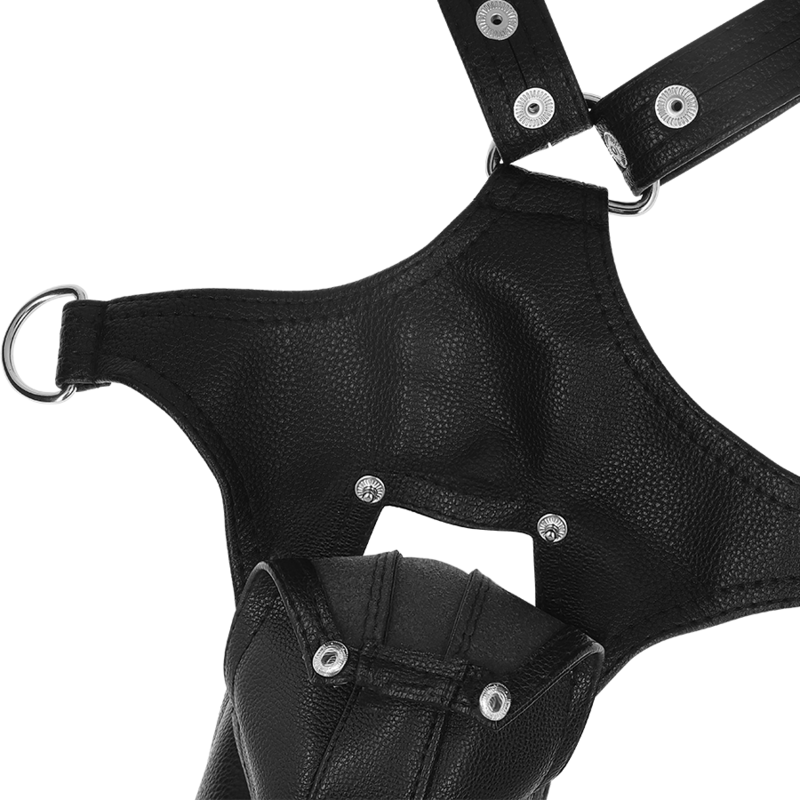 Arnês masculino FETISH SUBMISSIVE ATTITUDE de couro ecológico em V, detalhe do material e ajuste.