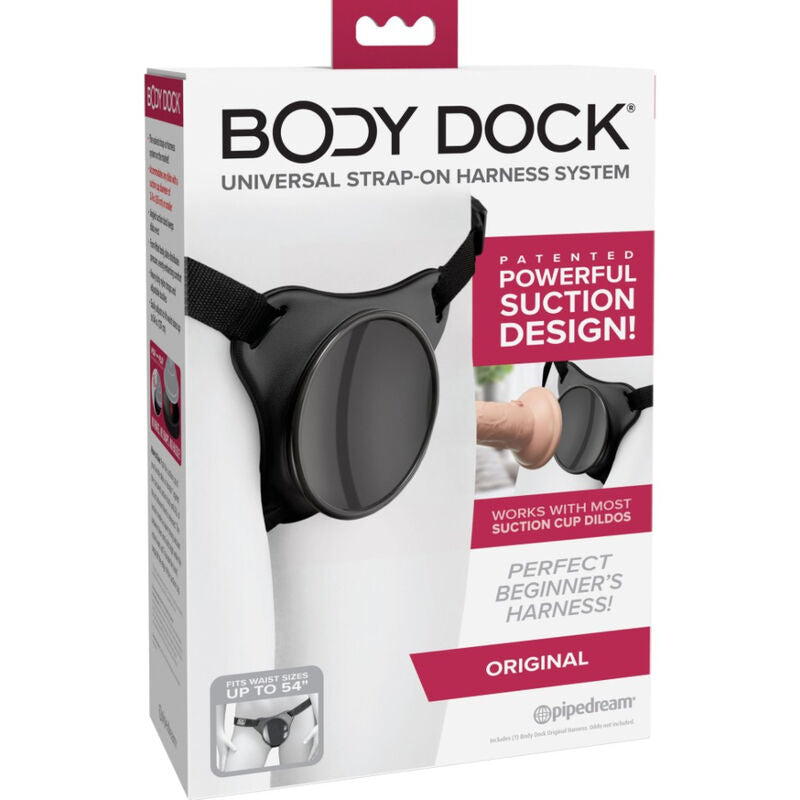 Arnês Body Dock Universal Strap-On PIPEDREAMS com sistema de sucção patenteado para dildos.