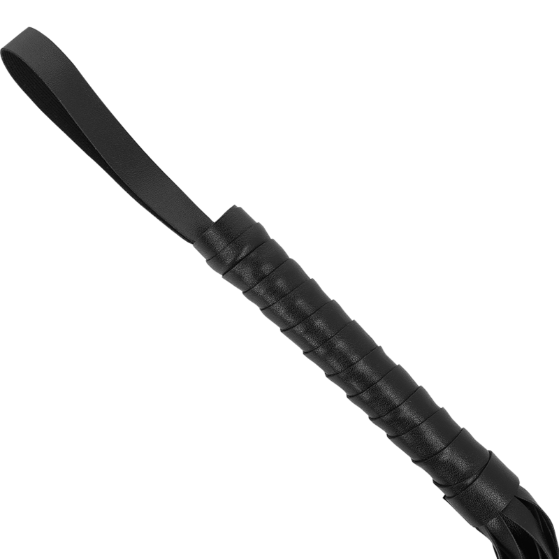 Close-up of the INTENSE FETISH Chicote Flogger de Couro Vegano, showing its texture and flexible straps.