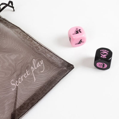 Jogo de 2 dados de preliminares eróticas Secret Play para casais, explorando a intimidade e a paixão.