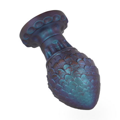 Close-up of the EPIC CYBERSILICOCK Vrakos Plug Anal Silicone Ovo de Dragão M, showing its ergonomic design and unique texture.