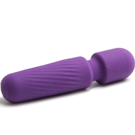 Close-up do Mini Massageador e Vibrador Armony Recarregável de 10 Vibrações na cor roxa, destacando seu design e material.