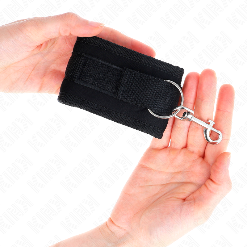 KINK Algemas de Pulso Nylon com Velcro Ajustável pretas, detalhe do fecho.