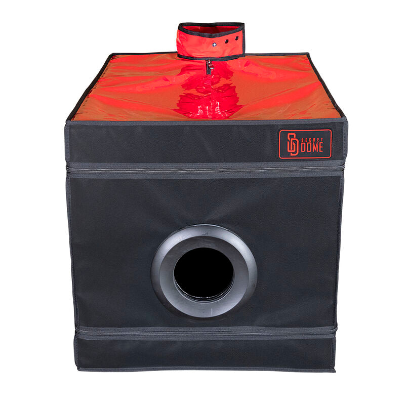 Cabine BDSM Secret Dome Kink Club La Niche em preto e vermelho para experiências de contenção.