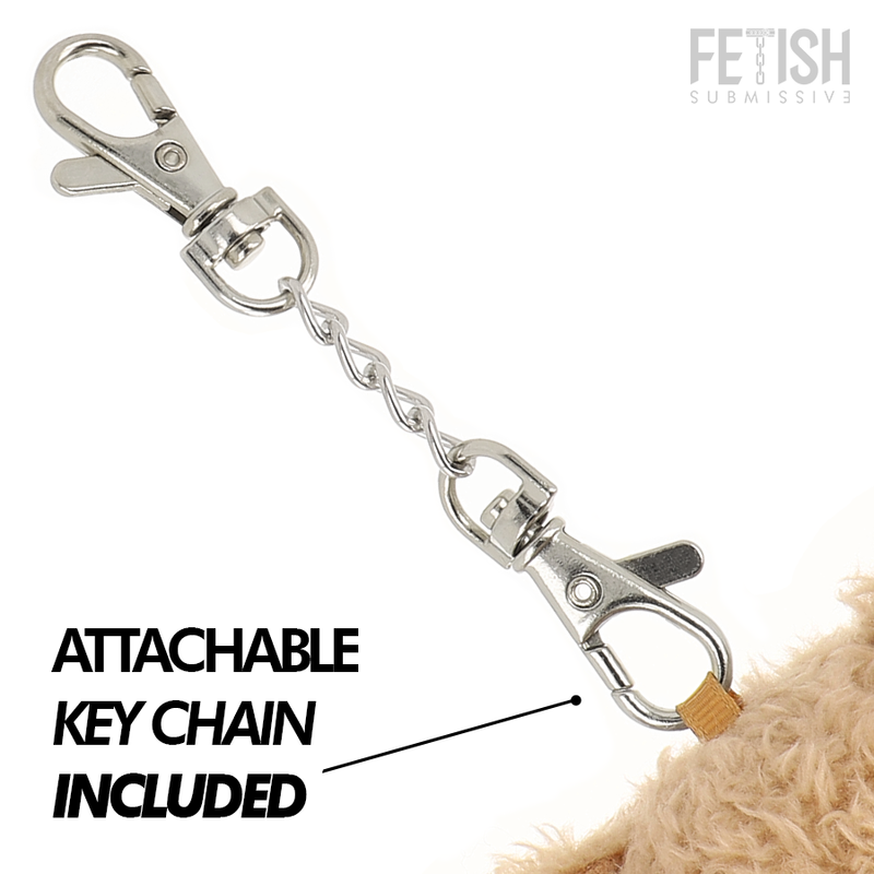 Urso de pelúcia BDSM Fozzie da FETISH SUBMISSIVE, detalhe dos acessórios de couro e metal.