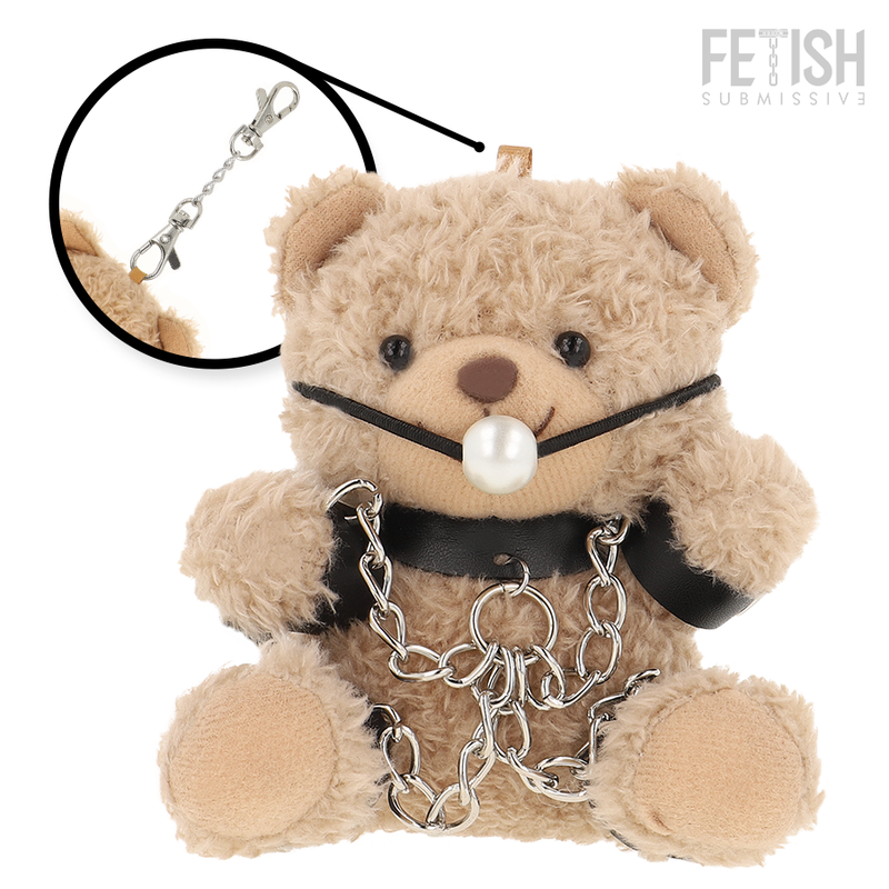 Urso de pelúcia BDSM Fozzie da FETISH SUBMISSIVE, detalhe dos acessórios de couro e metal.