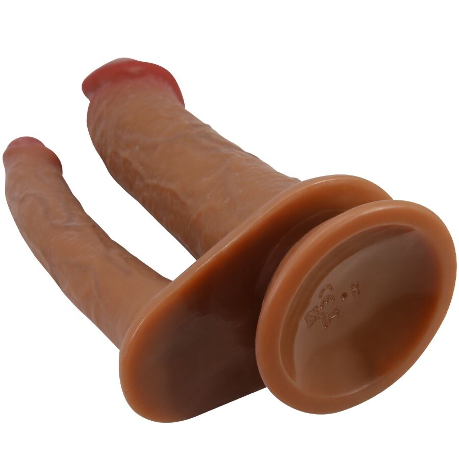 Close-up of the PRETTY LOVE Dildo Duplo Realista com Vibração Mulato, showing its realistic texture and dual design.