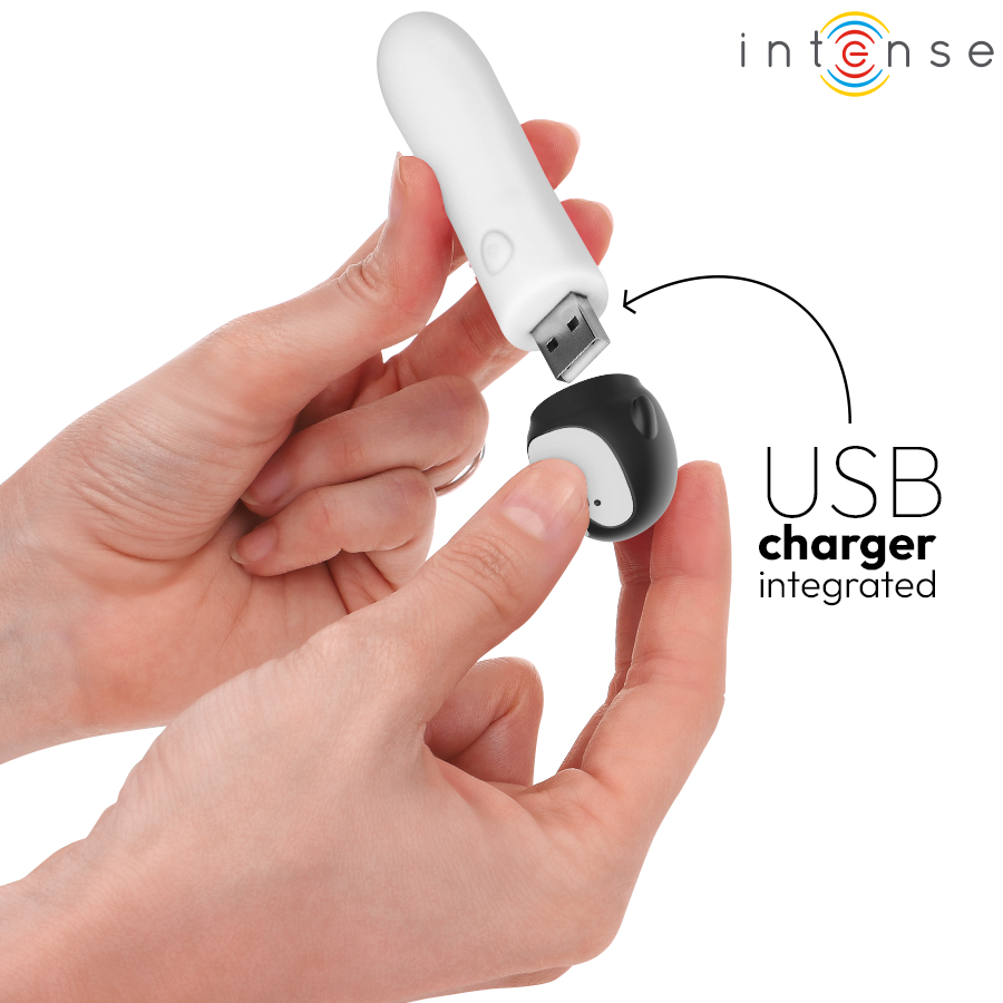 Close-up da Bala Vibratória Intense Rico Penguin, mostrando seu design compacto e silicone suave.