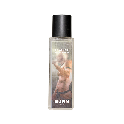 BURN Perfume Masculino de Couro 20 ML, mostrando o frasco elegante e a cor do líquido.