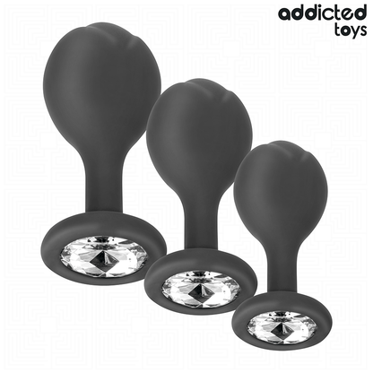 Close-up do Conjunto de 3 Plugs Anais Addicted Toys com Joia, mostrando os diferentes tamanhos e o material de silicone suave.