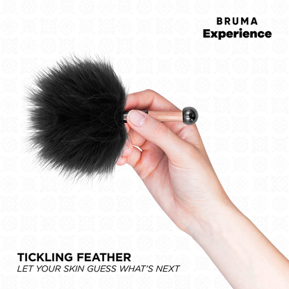 Close-up do Kit de Tentação Vibro-Orgásmica BRUMA Xperience Morango Doce com seus componentes.