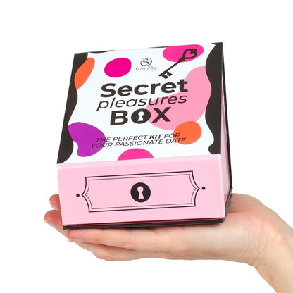Imagem do Secret Play Kit de Prazeres para Casais com dados, vibrador bala e pena erótica.