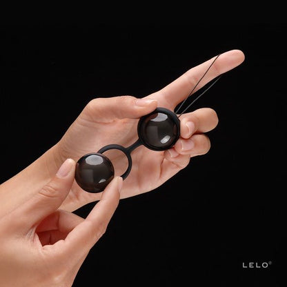 Close-up of the LELO LUNA Beads Noir Kegel Balls showing their elegant design and smooth texture.