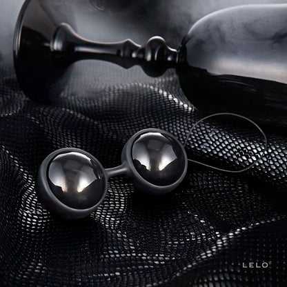 Close-up of the LELO LUNA Beads Noir Kegel Balls showing their elegant design and smooth texture.