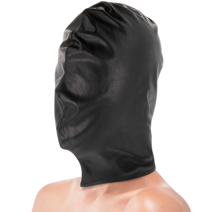 Máscara de subjugação Darkness preta em cetim, detalhe do tecido e acesso à boca.