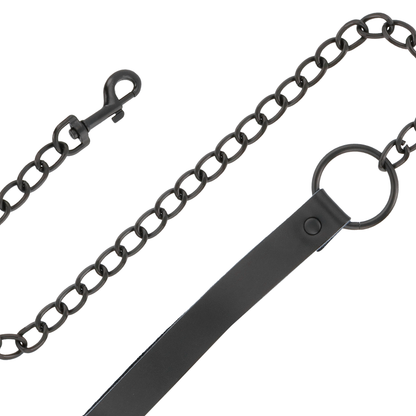 Close-up of the Darkness Colar BDSM Preto com Corrente e Guia de Postura, showing its features and material.