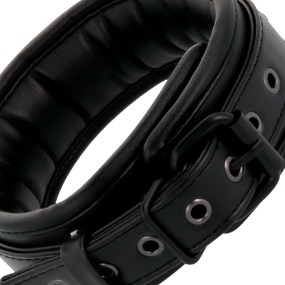 Close-up of the Darkness Colar BDSM Preto com Corrente e Guia de Postura, showing its features and material.
