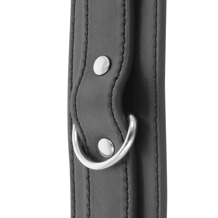 Close-up das Algemas Pretas Ajustáveis Darkness, mostrando o detalhe do couro PVC e a fita de reforço.