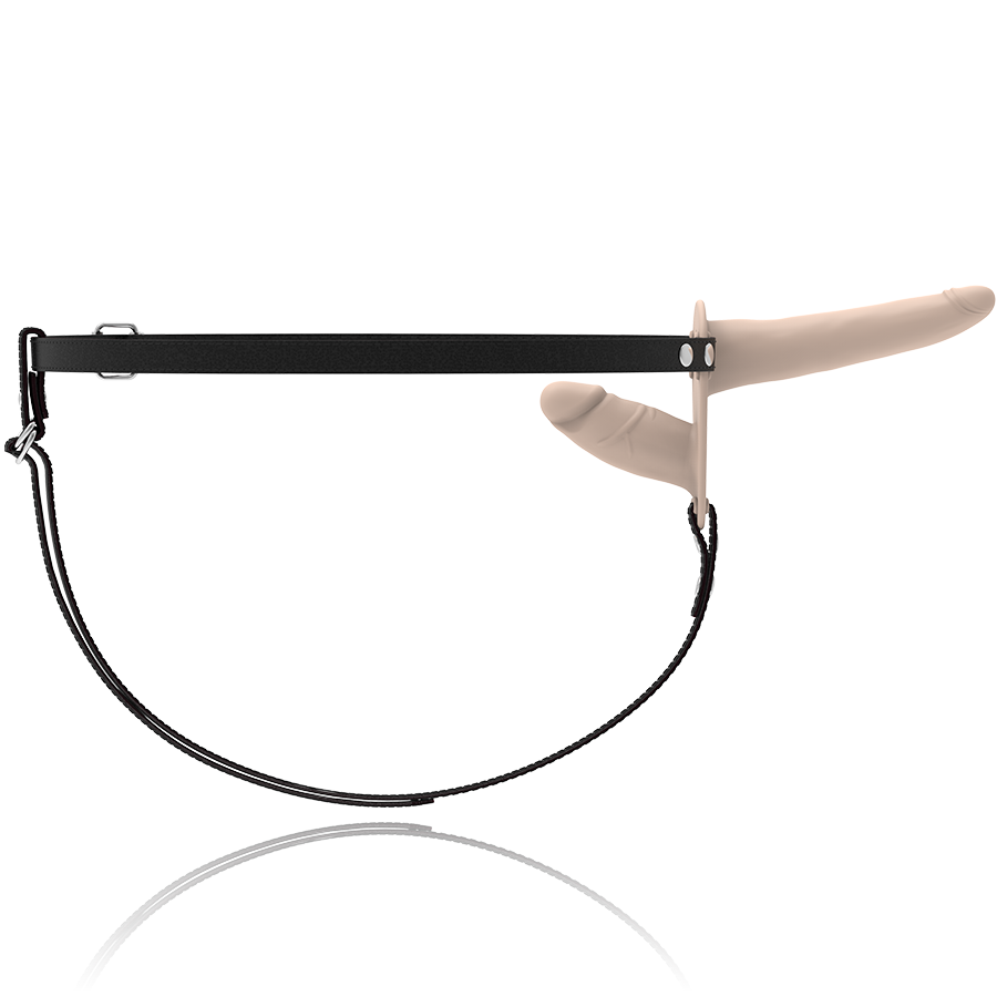 Close-up of the Arnês de Dupla Penetração ajustável com dildos de silicone, ideal para prazer versátil.