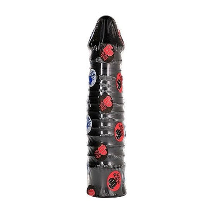Dildo ALL BLACK estriado e grande de 26 cm, mostrando a sua textura e dimensões para prazer intenso.