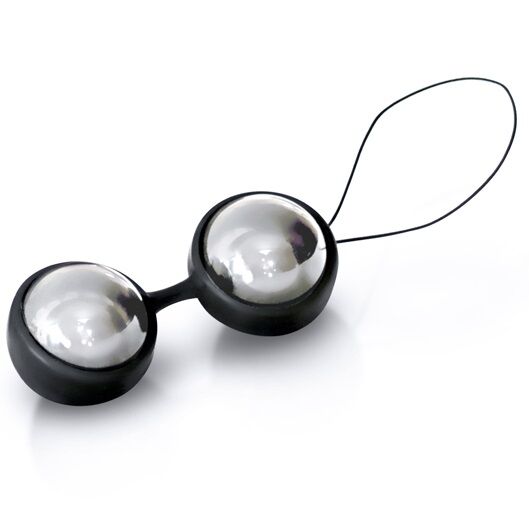 Close-up das LELO Luna Contas de Aço Inoxidável mostrando o seu design elegante e material premium.
