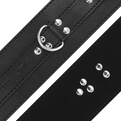 Detalhe das Algemas Darkness de Couro Sintético Pretas com correntes e fivelas ajustáveis.