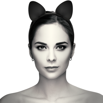 Faixa preta com orelhas de gato da COQUETTE CHIC DESIRE em couro vegano, ideal para complementar looks de lingerie.