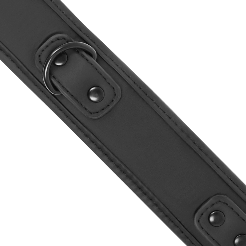 Close-up do Colar de Corrente Fetish Submissive com Forro de Neoprene e detalhe do anel.