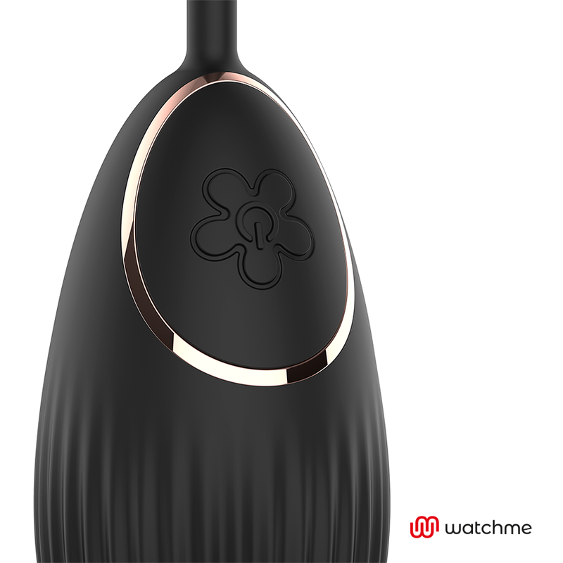 Close-up do ANNE'S DESIRE Egg Vibratório com Controle Remoto WATCHME, mostrando seu design elegante em preto e ouro e textura suave de silicone.