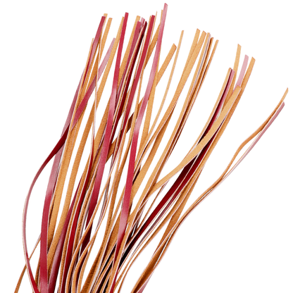 Chicote fetichista SUBMISSIVE de couro vegano, ideal para jogos BDSM.