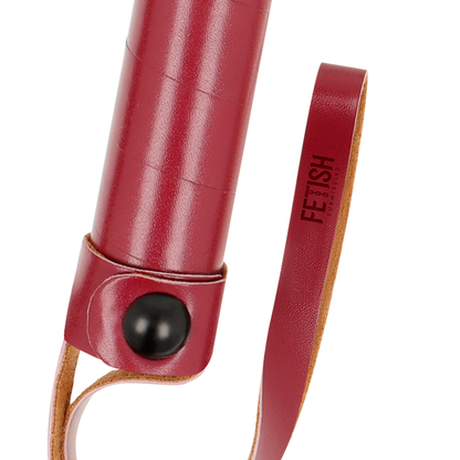 Chicote fetichista SUBMISSIVE de couro vegano, ideal para jogos BDSM.