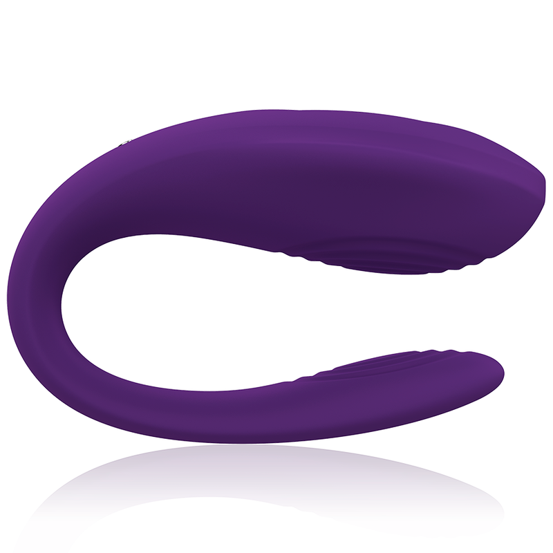 Close-up do Vibrador INTENSE Bruno para Casais, destacando o design ergonômico e a textura de silicone.
